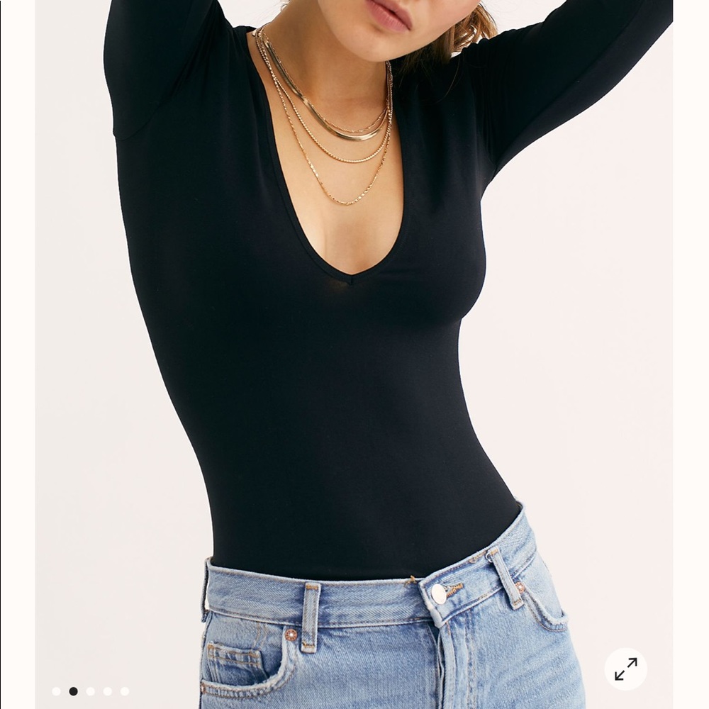 🌺Free people Seamless solid deep v top